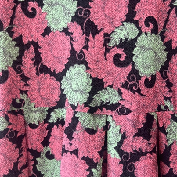 Pretty Short Sleeved Dress - Picture 2 of 3